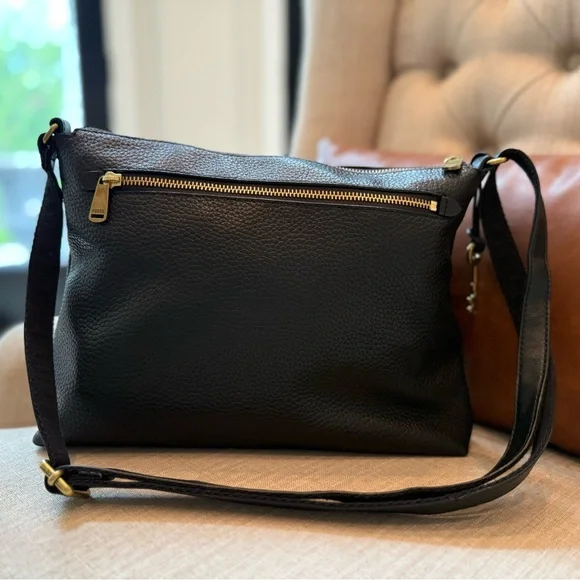 Fossil Black Kinley Crossbody Bag with Gold Accents - Picture 2 of 3